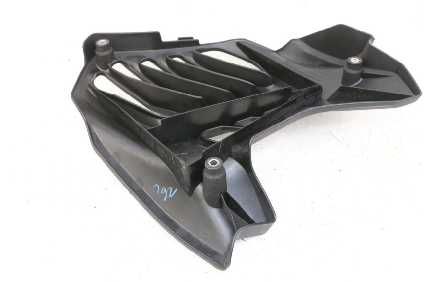 photo de GRILLE RADIATEUR YAMAHA XMAX X-MAX 125 (2021 - 2025) - Zoom état d’usage