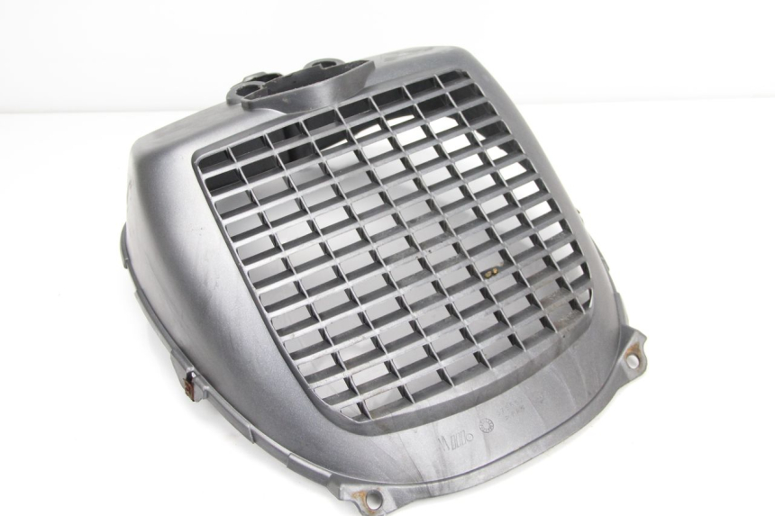 photo de GRILLE RADIATEUR PIAGGIO X9 125 (2000 - 2003) - Gros plan technique