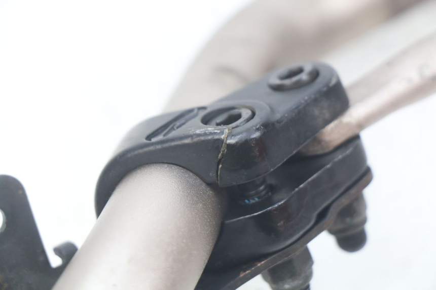 photo de GUIDON MBK BOOSTER SPIRIT NAKED 50 (2004 - 2017) - Détail de la pièce