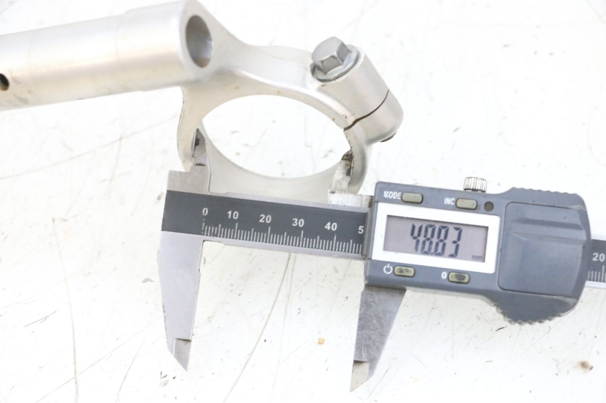 photo de GUIDON SUZUKI GSXR GSX-R 1000 (2003 - 2004) - Détail de la pièce