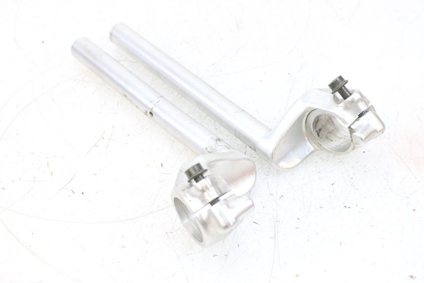 photo de GUIDON HONDA NSR R 125 (1994 - 2003) - Gros plan technique