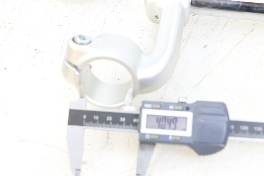 photo de GUIDON ROYAL ENFIELD CONTINENTAL GT 650 (2019 - 2024) - Détail de la pièce