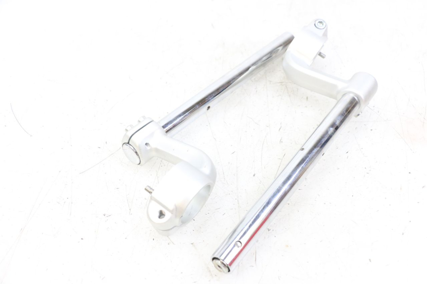 photo de GUIDON ROYAL ENFIELD CONTINENTAL GT 650 (2019 - 2024) - Zoom état d’usage