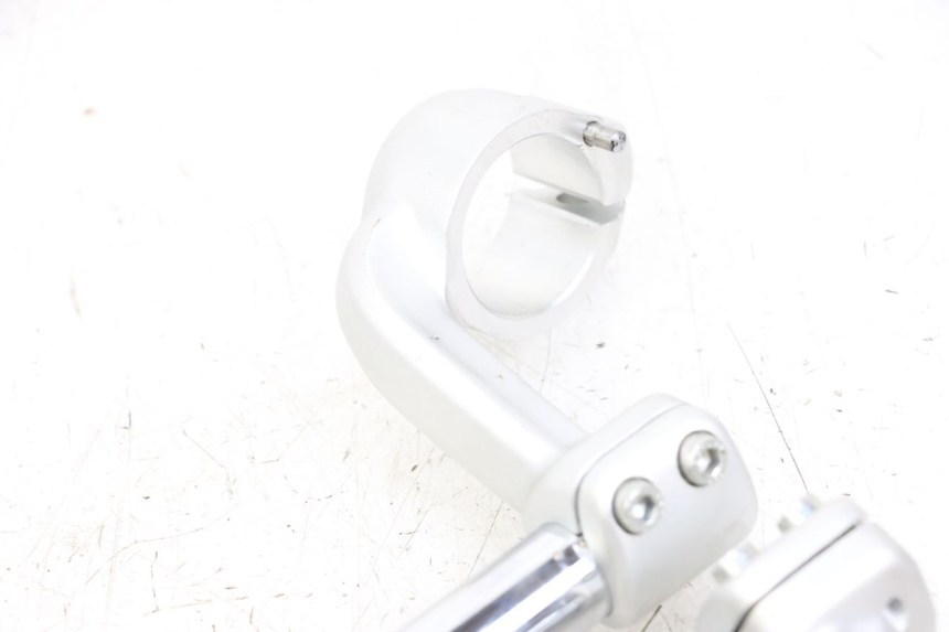 photo de GUIDON ROYAL ENFIELD CONTINENTAL GT 650 (2019 - 2024) - Gros plan technique