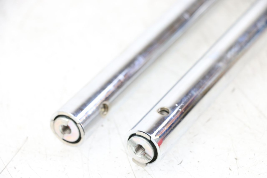 photo de GUIDON ROYAL ENFIELD CONTINENTAL GT 650 (2019 - 2024) - Points de fixation