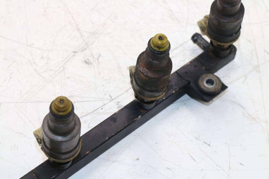 photo de INJECTEUR BMW K100 1000 (1982 - 1990) - Gros plan technique