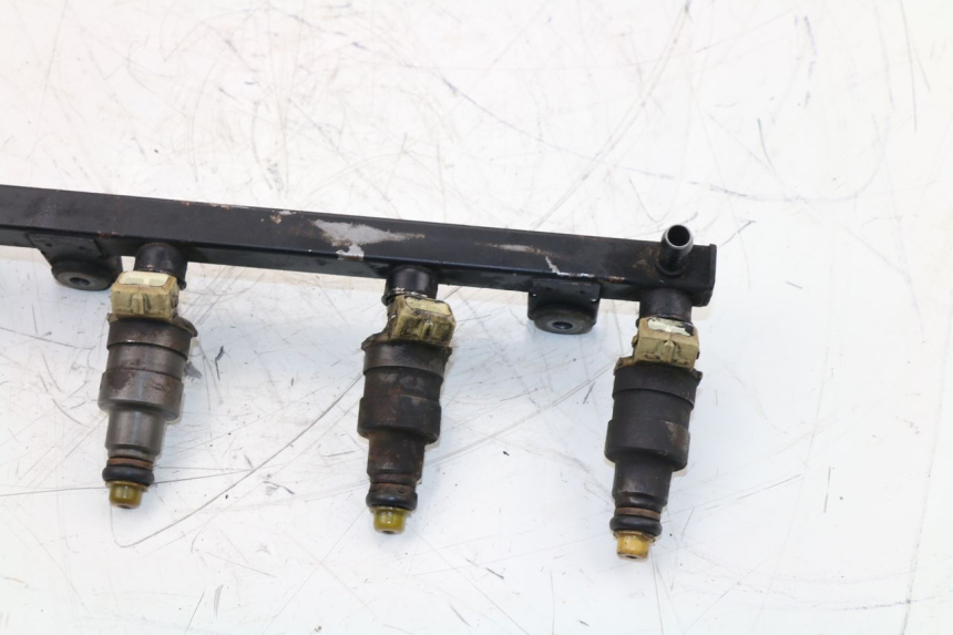 photo de INJECTEUR BMW K100 1000 (1982 - 1990) - Points de fixation