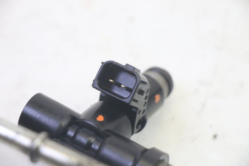 photo de INJECTEUR SUZUKI BURGMAN EXECUTIVE ABS 650 (2006 - 2012) - Vue d’ensemble