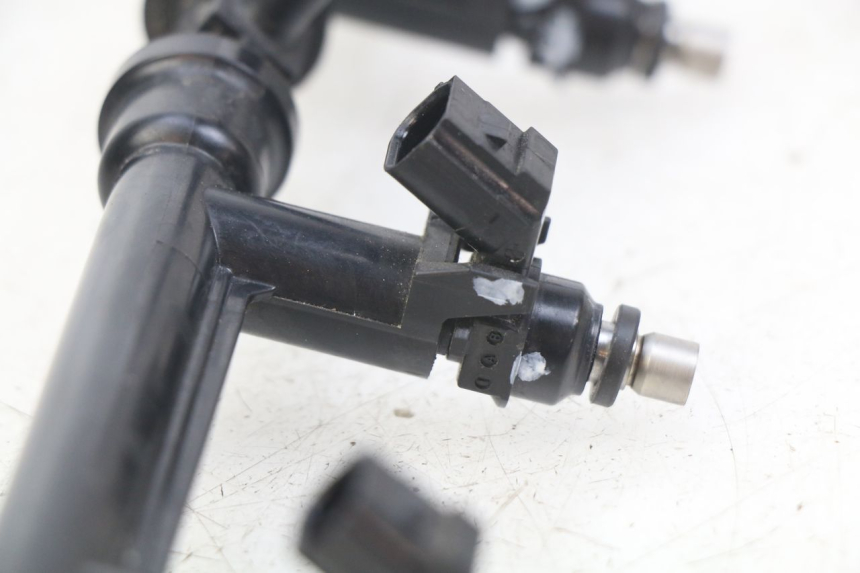 photo de INJECTEUR HONDA CB R 1000 (2018 - 2023) - Points de fixation