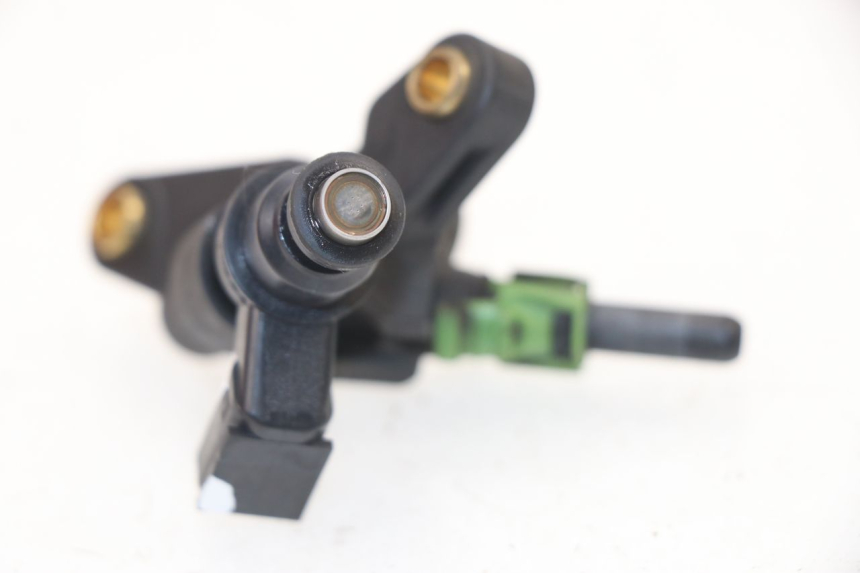 photo de INJECTEUR HONDA CBF 125 (2009 - 2015) - Gros plan technique
