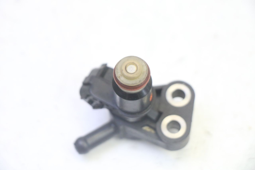 photo de INJECTEUR HONDA FES S-WING SWING ABS 125 (2007 - 2015) - Vue d’ensemble