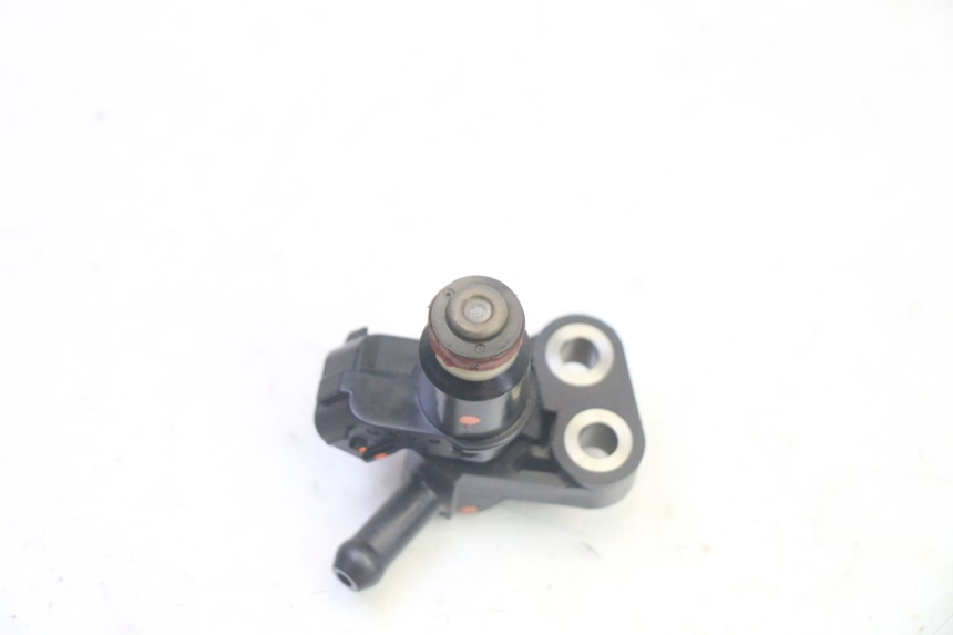 photo de INJECTEUR HONDA FES S-WING SWING ABS 125 (2007 - 2015) - Gros plan technique