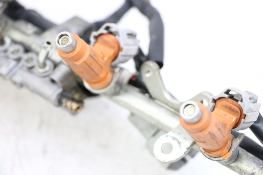 photo de INJECTEUR YAMAHA FJR ABS 1300 (2006 - 2012) - Points de fixation