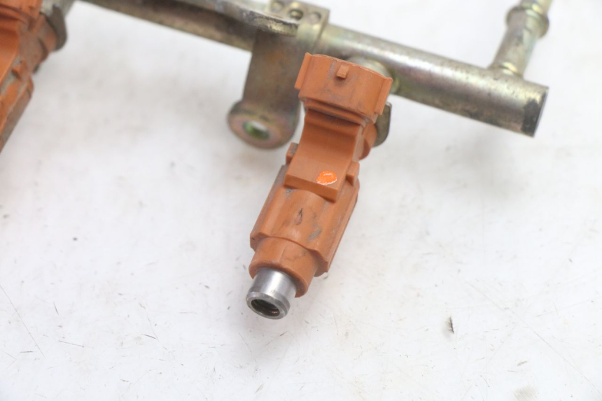 photo de INJECTEUR YAMAHA FJR 1300 (2001 - 2005) - Gros plan technique