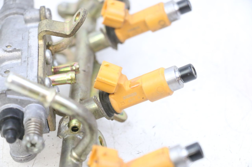 photo de INJECTEUR YAMAHA FZ6 N FAZER 600 (2004 - 2006) - Gros plan technique