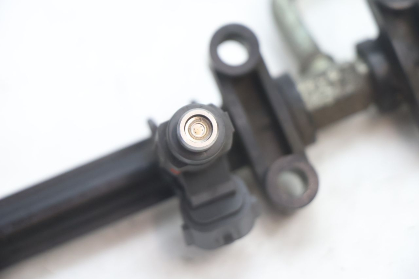 photo de INJECTEUR SUZUKI GSR 600 (2005 - 2012) - Points de fixation