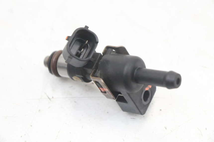 photo de INJECTEUR HUSQVARNA SVARTPILEN 401 (2018 - 2023) - Autre angle de vue