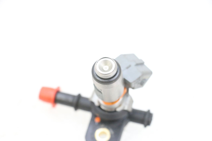 photo de INJECTEUR PIAGGIO MP3 RL 250 (2006 - 2010) - Gros plan technique