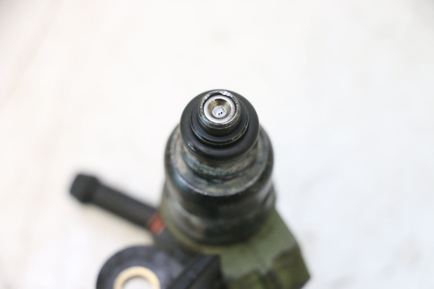 photo de INJECTEUR PEUGEOT SATELIS COMPRESSOR K15 125 (2006 - 2009) - Gros plan technique