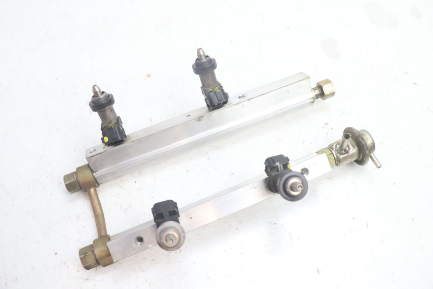 photo de INJECTEUR HONDA VFR FI RC46 800 (1998 - 2001) - Gros plan technique