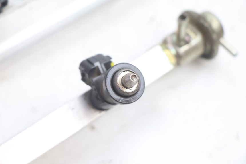 photo de INJECTEUR HONDA VFR FI RC46 800 (1998 - 2001) - Points de fixation