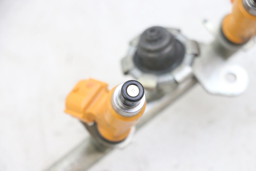 photo de INJECTEUR YAMAHA XJ6 ABS 600 (2008 - 2016) - Gros plan technique