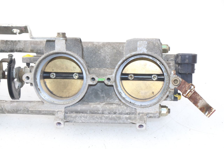 photo de INJECTION MV AGUSTA BRUTALE R WALLY 910 (2008 - 2008) - Gros plan technique