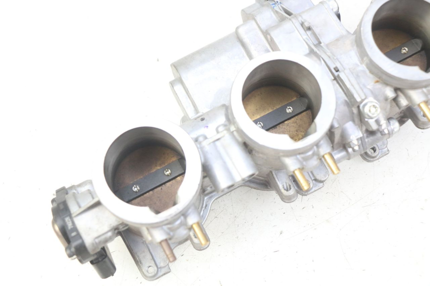 photo de INJECTION HONDA CB R 1000 (2018 - 2023) - Points de fixation