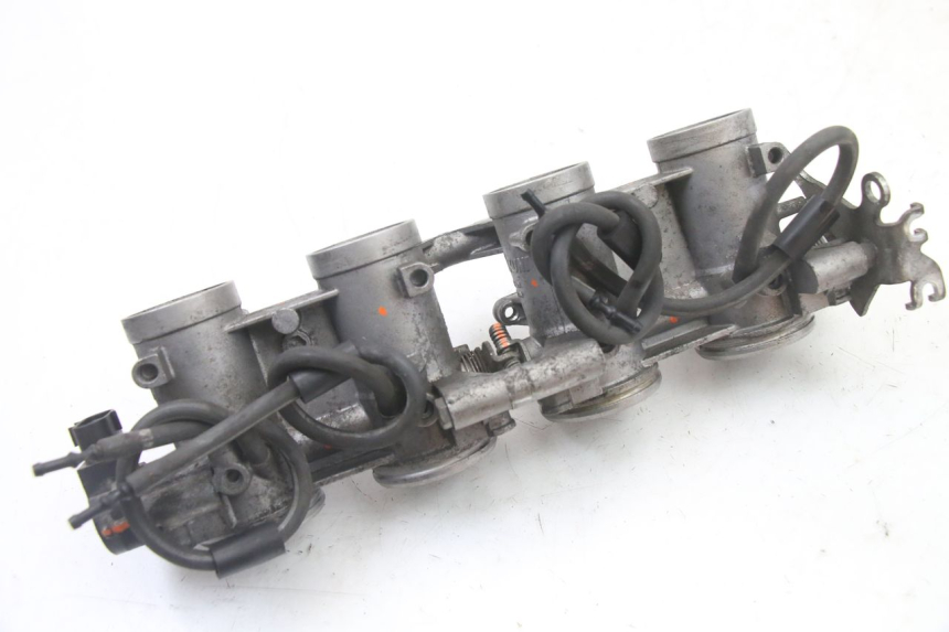 photo de INJECTION YAMAHA FZ6 FAZER S2 600 (2007 - 2011) - Points de fixation