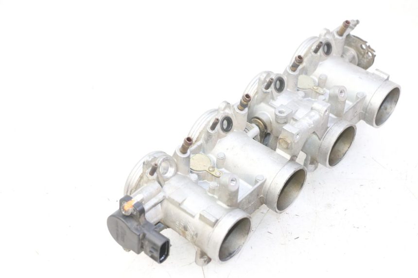 photo de INJECTION YAMAHA FZ6 N FAZER 600 (2004 - 2006) - Vue d’ensemble