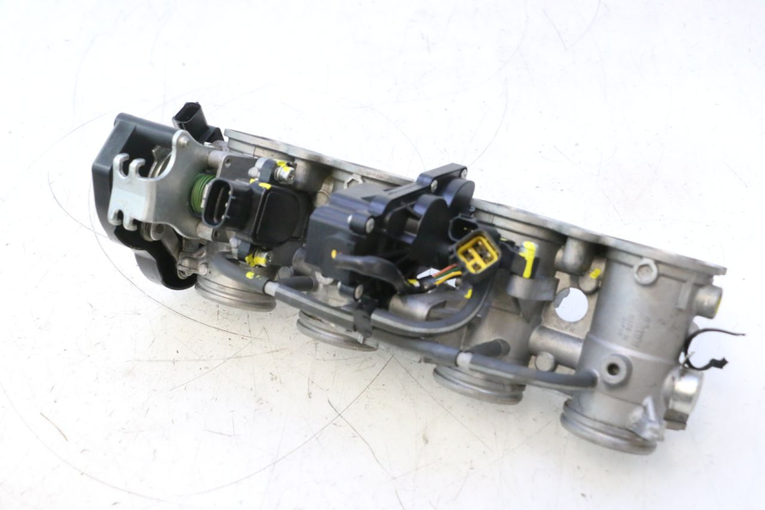 photo de INJECTION YAMAHA FZ8 800 (2010 - 2016) - Détails caractéristiques