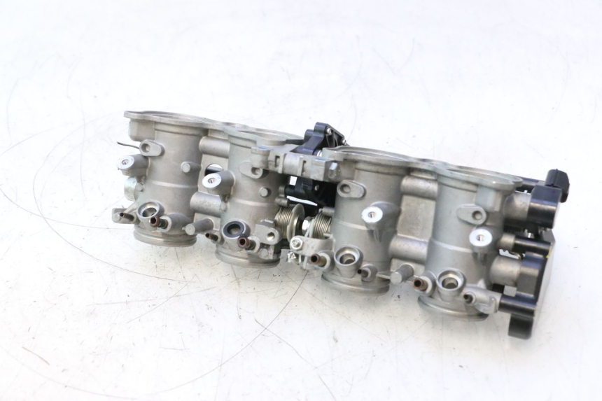 photo de INJECTION YAMAHA FZ8 800 (2010 - 2016) - Gros plan technique