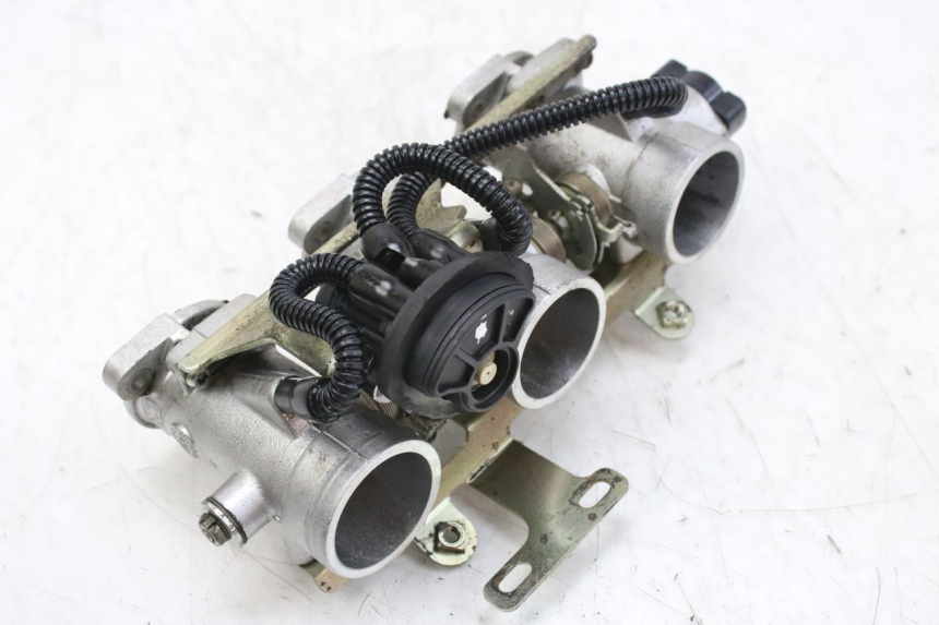 photo de INJECTION TRIUMPH SPRINT ST 955 (1999 - 2001) - Détails caractéristiques