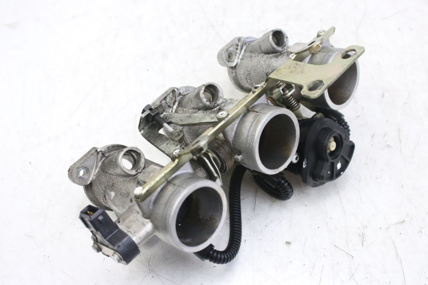 photo de INJECTION TRIUMPH SPRINT ST 955 (1999 - 2001) - Gros plan technique