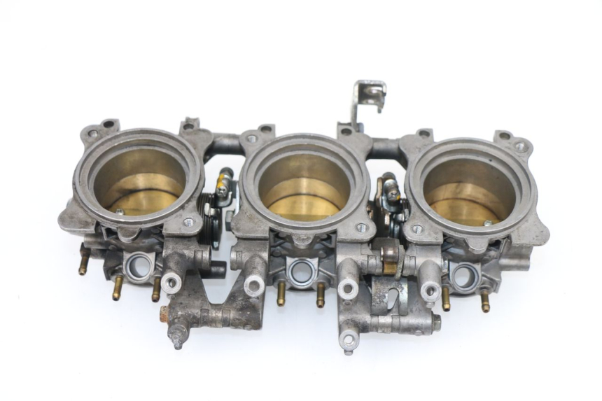 photo de INJECTION TRIUMPH STREET TRIPLE 675 (2007 - 2012) - Points de fixation