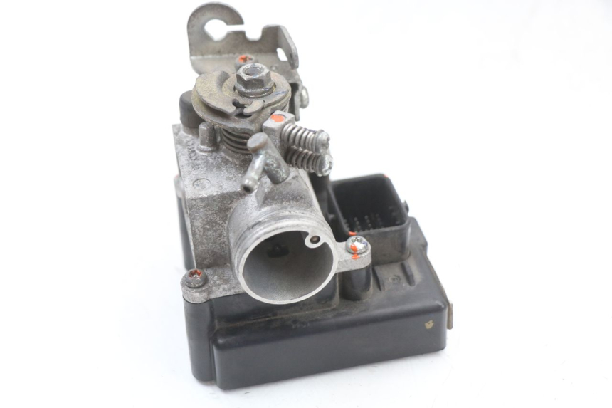 photo de INJECTION KYMCO SUPER 8 4T 50 (2021 - 2024) - Gros plan technique