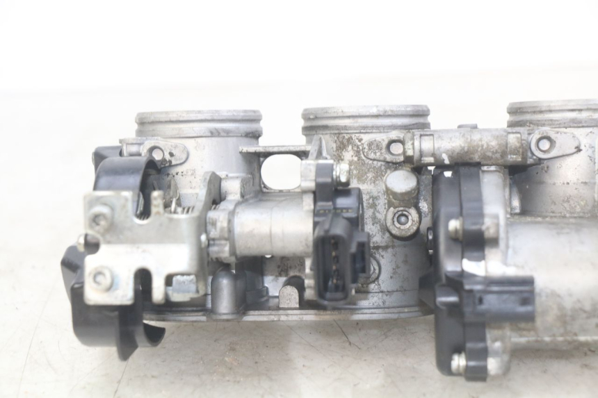 photo de INJECTION YAMAHA YZF R1 1000 (2007 - 2008) - Points de fixation