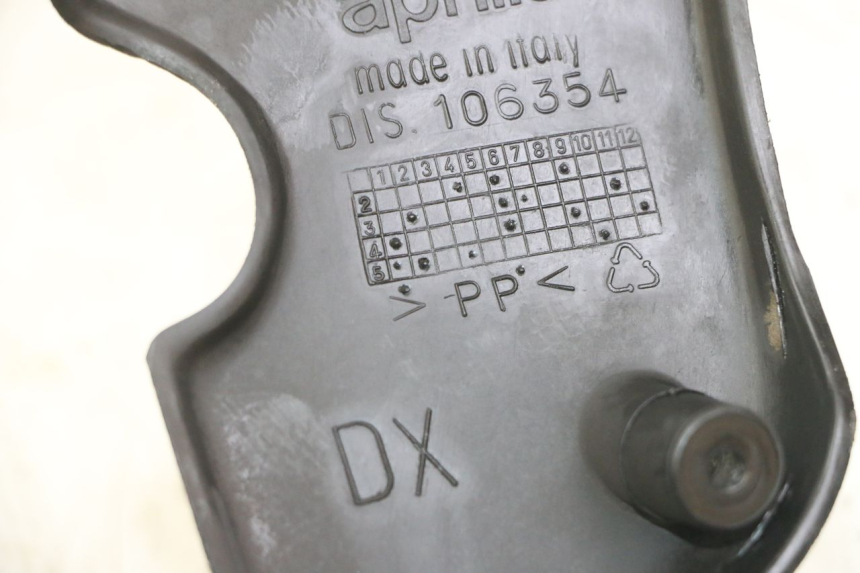 photo de INTERIEUR TETE FOURCHE DROIT APRILIA SCARABEO GT TOURING 125 (1999 - 2005) - Détail de la pièce