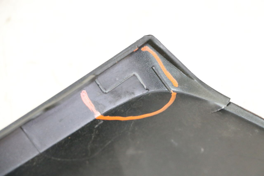 photo de INTERIEUR TETE FOURCHE DROIT YAMAHA XMAX X-MAX 125 (2021 - 2025) - Gros plan technique