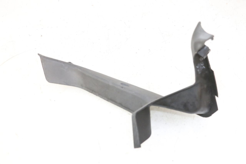 photo de INTERIEUR TETE FOURCHE GAUCHE HONDA CBF 125 (2009 - 2015) - Gros plan technique