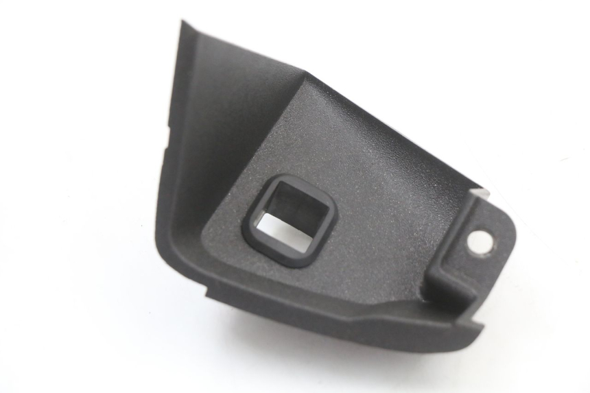 photo de INTERIEUR TETE FOURCHE GAUCHE PIAGGIO X10 125 (2012 - 2017) - Détail de la pièce