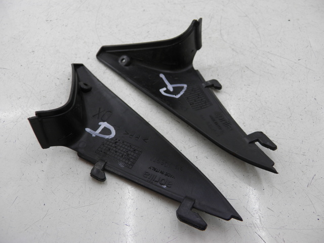 photo de INTERIEUR TETE DE FOURCHE APRILIA ATLANTIC 125 (2003 - 2009) - Détail de la pièce