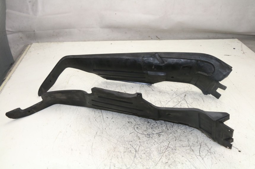 photo de INTERIEUR TETE DE FOURCHE BMW K 75 RT ABS 750 (1989 - 1997) - Points de fixation