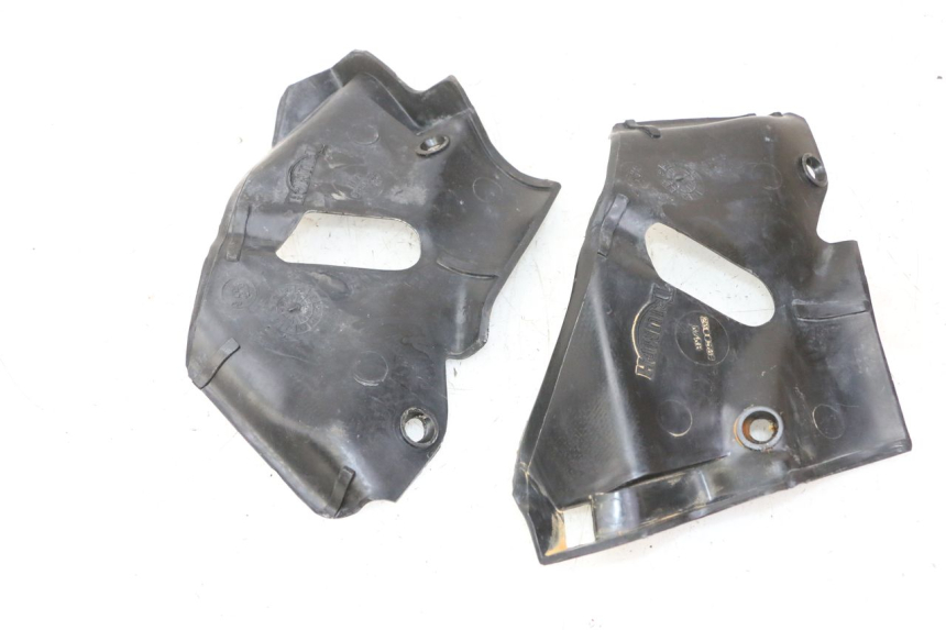 photo de INTERIEUR TETE DE FOURCHE TRIUMPH SPRINT 900 (1995 - 1998) - Points de fixation