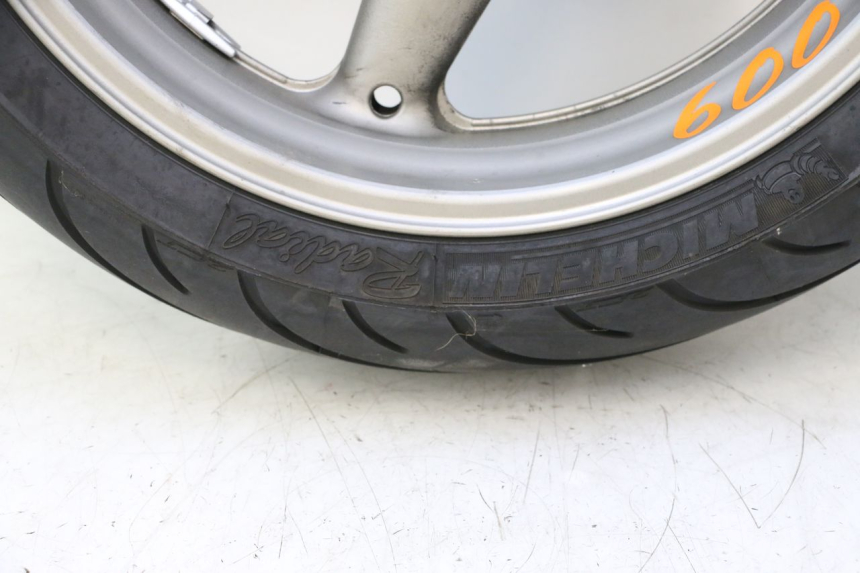photo de JANTE ARRIÈRE ET PNEU HONDA CB F HORNET 600 (2005 - 2006) - Détails caractéristiques