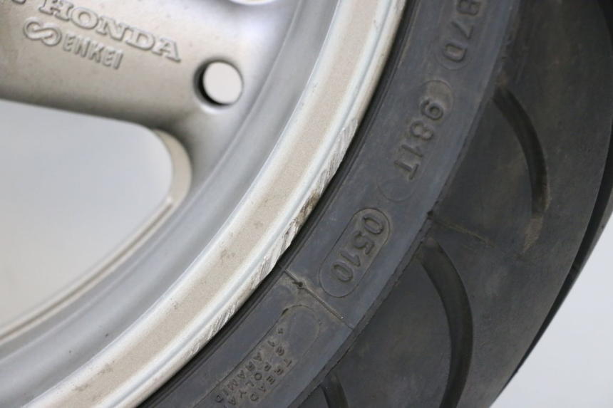 photo de JANTE ARRIÈRE ET PNEU HONDA CB F HORNET 600 (2005 - 2006) - Focus structure