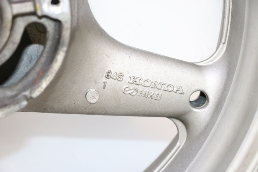 photo de JANTE ARRIÈRE ET PNEU HONDA CB F HORNET 600 (2005 - 2006) - Zoom qualité