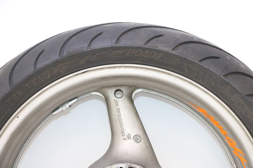 photo de JANTE ARRIÈRE ET PNEU HONDA CB F HORNET 600 (2005 - 2006) - Détail de la pièce