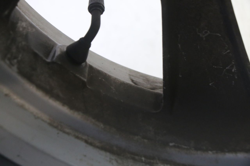 photo de JANTE ARRIÈRE ET PNEU PEUGEOT CITYSTAR 50 (2013 - 2017) - Détails caractéristiques