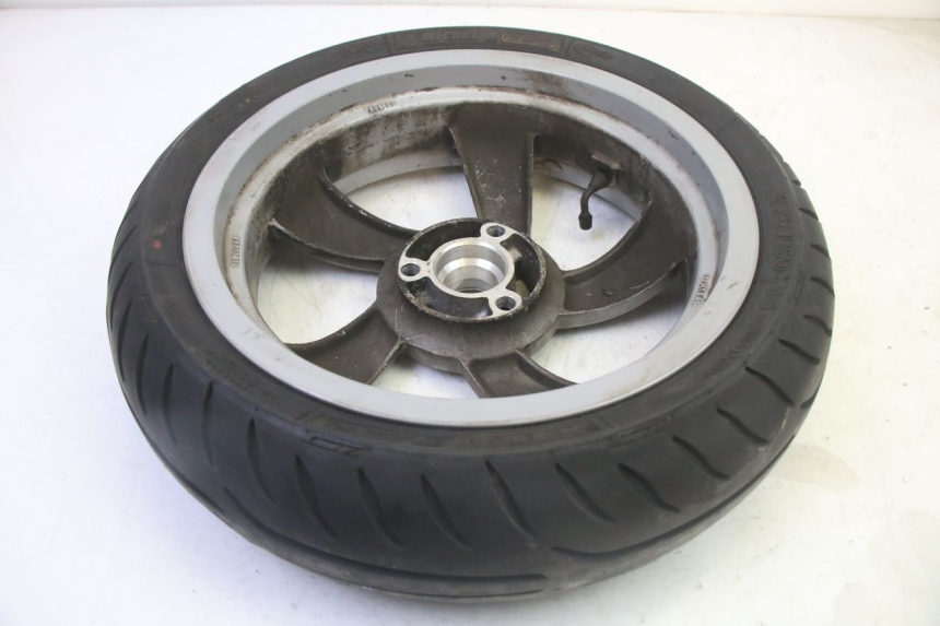 photo de JANTE ARRIÈRE ET PNEU PEUGEOT CITYSTAR 50 (2013 - 2017) - Gros plan technique